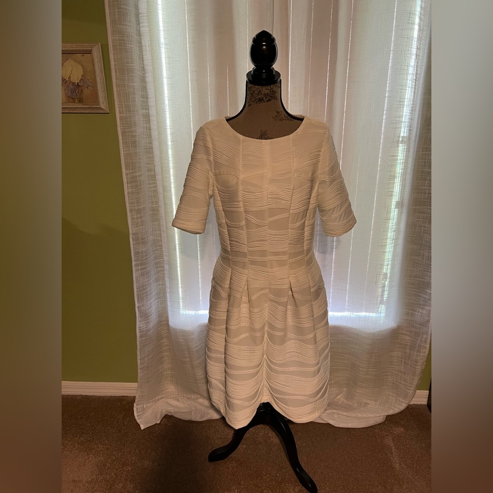 Gabby Skye white Textured Midi Dress